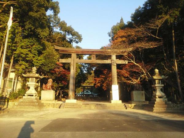 靖国神社のおおきな　駐車場からスタートします